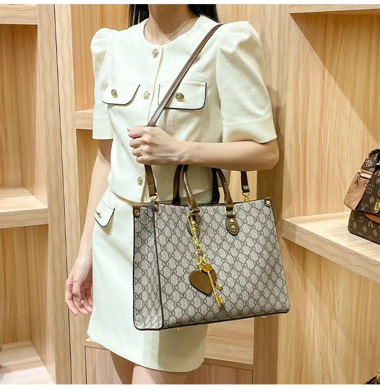 Light Luxury Fashion Brand Casual Trend Large Capacity Portable Tote Bag High-end and Versatile Printed Commuting