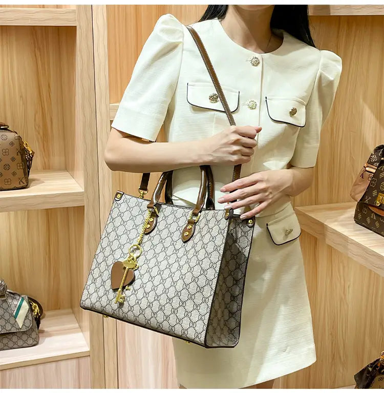 Light Luxury Fashion Brand Casual Trend Large Capacity Portable Tote Bag High-end and Versatile Printed Commuting