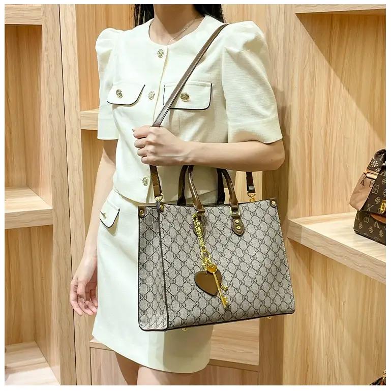 Light Luxury Fashion Brand Casual Trend Large Capacity Portable Tote Bag High-end and Versatile Printed Commuting