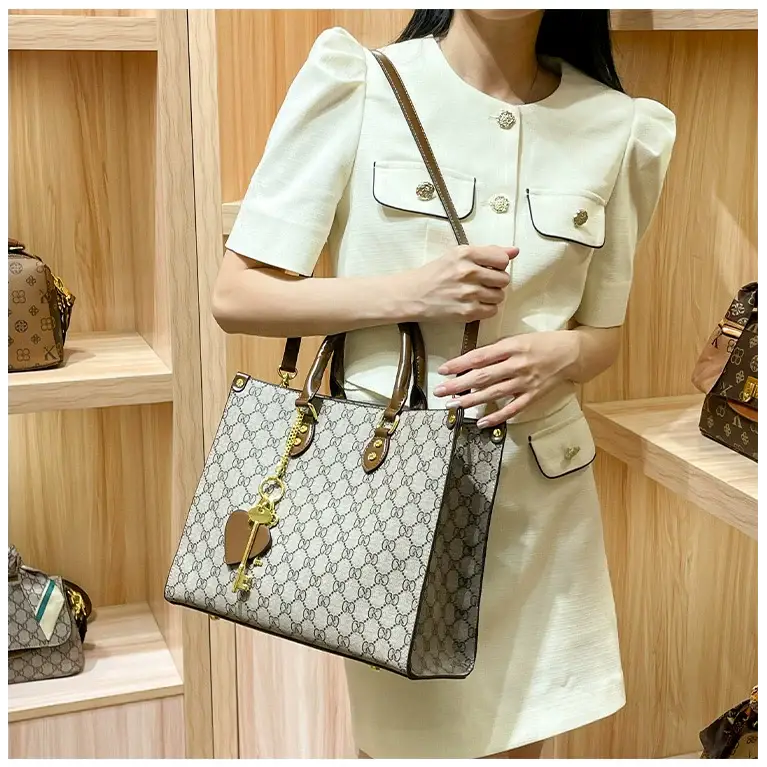 Light Luxury Fashion Brand Casual Trend Large Capacity Portable Tote Bag High-end and Versatile Printed Commuting